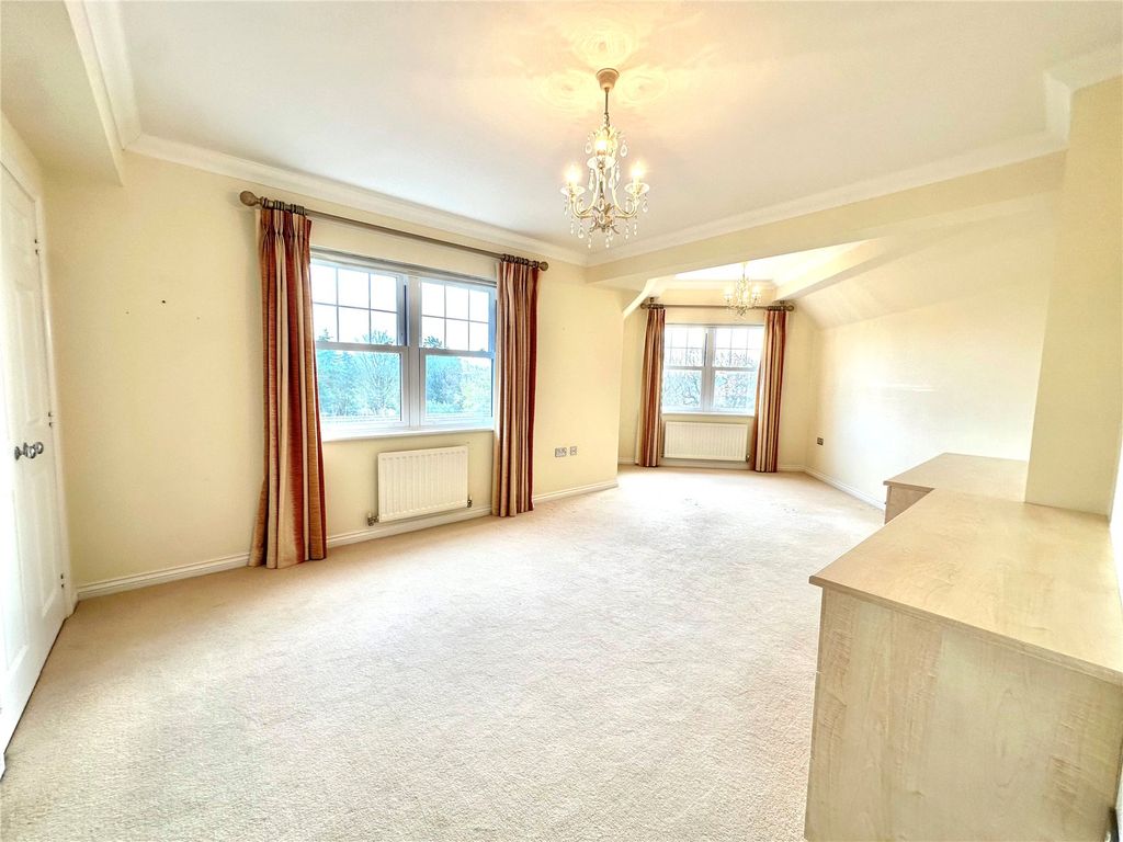 2 bed flat for saleWestlecot House, Westlecot Road, Swindon SN1 photo 5