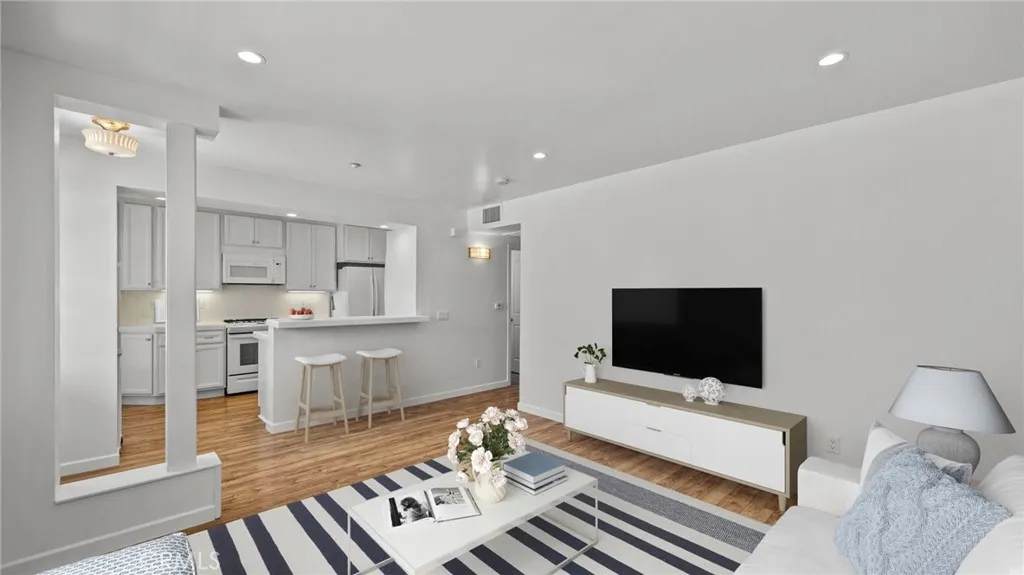 Additional image 30 of 114 Roycroft Ave Unit A, Long Beach, CA 90803