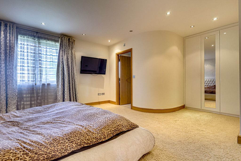 Additional image 13 of 2 bed flat for saleChalkwell Esplanade, Chalkwell SS0