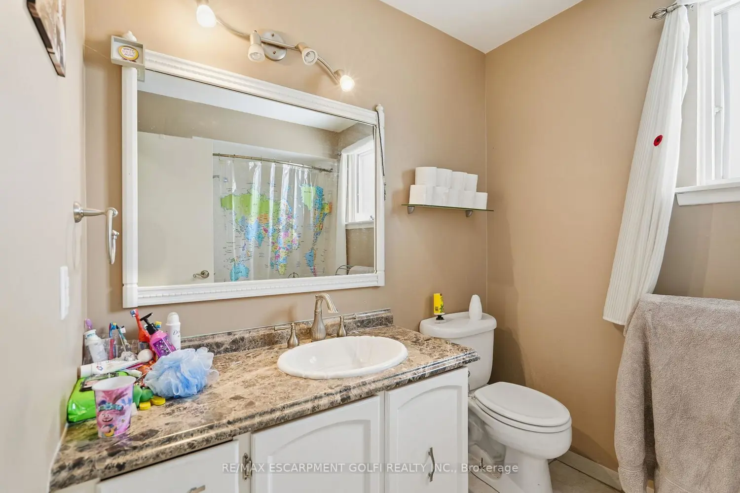 Additional image 12 of 17 Strawberry Lane