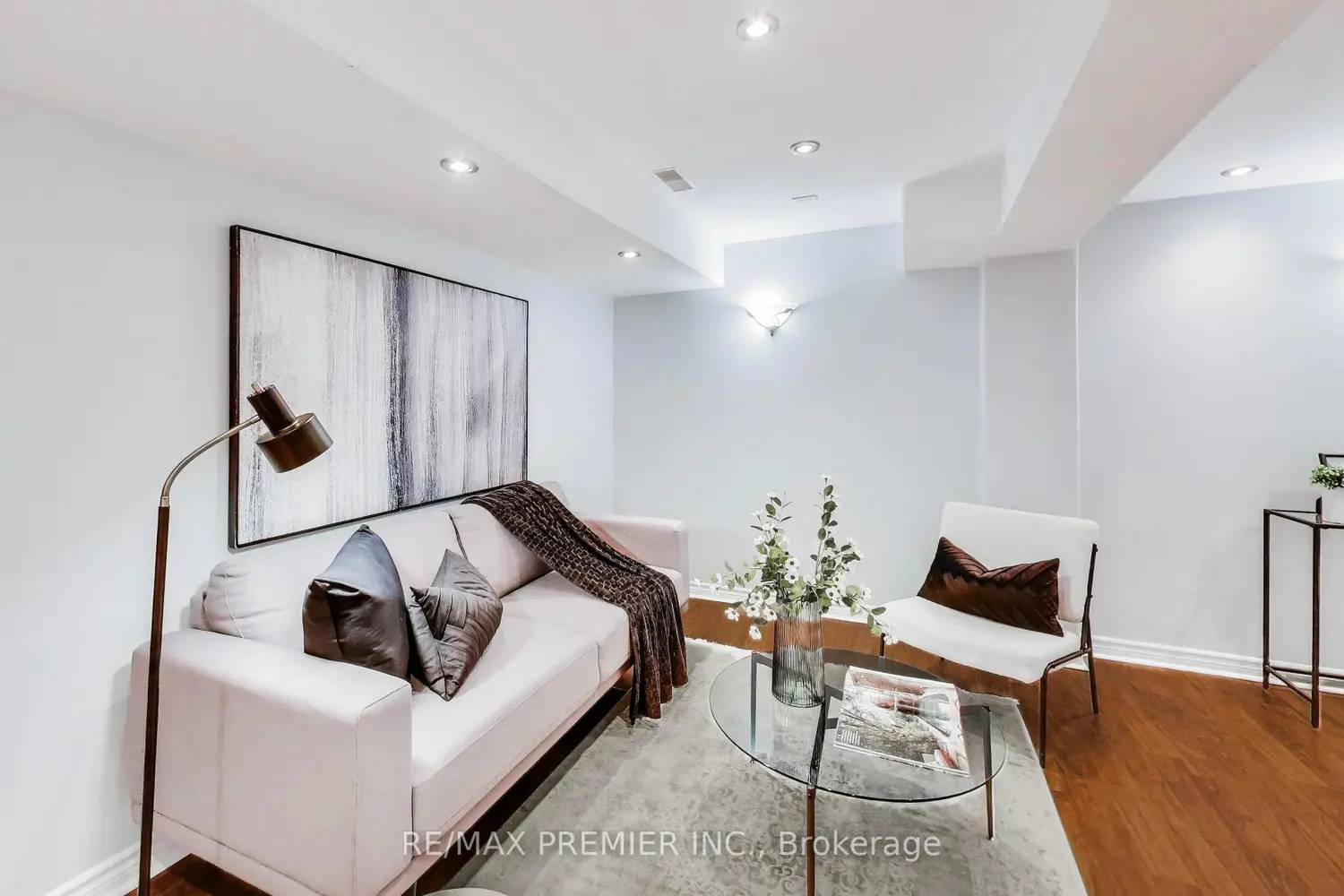 Additional image 17 of 135 Richard Coulson Crescent