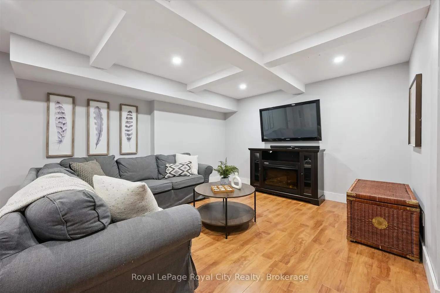 Additional image 15 of 60 Hands Drive