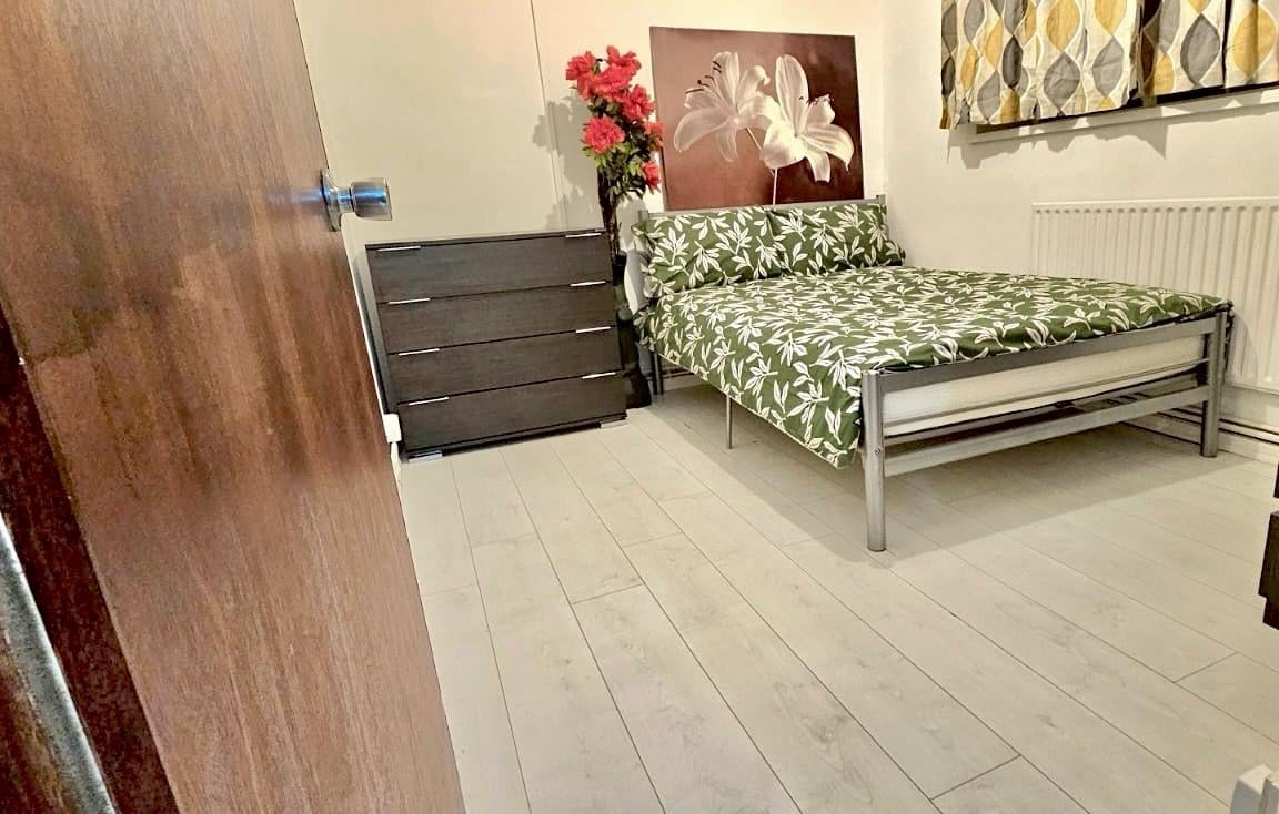 Additional image 2 of Room in a Shared Flat, Reardon House, E1W, N1 7GU