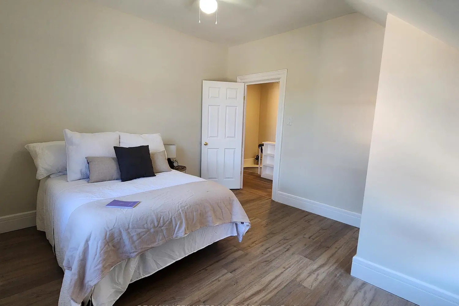 Additional image 11 of 12 Oak Street