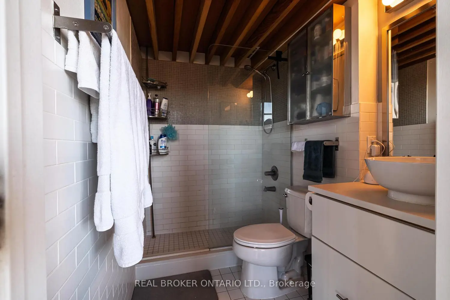 Additional image 17 of 2154 Dundas Street Ph3