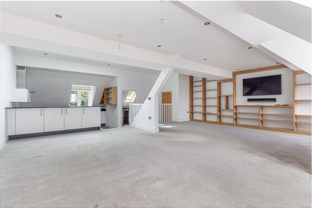 Additional image 8 of 3 bed flat for saleHolywell Road, Malvern WR14