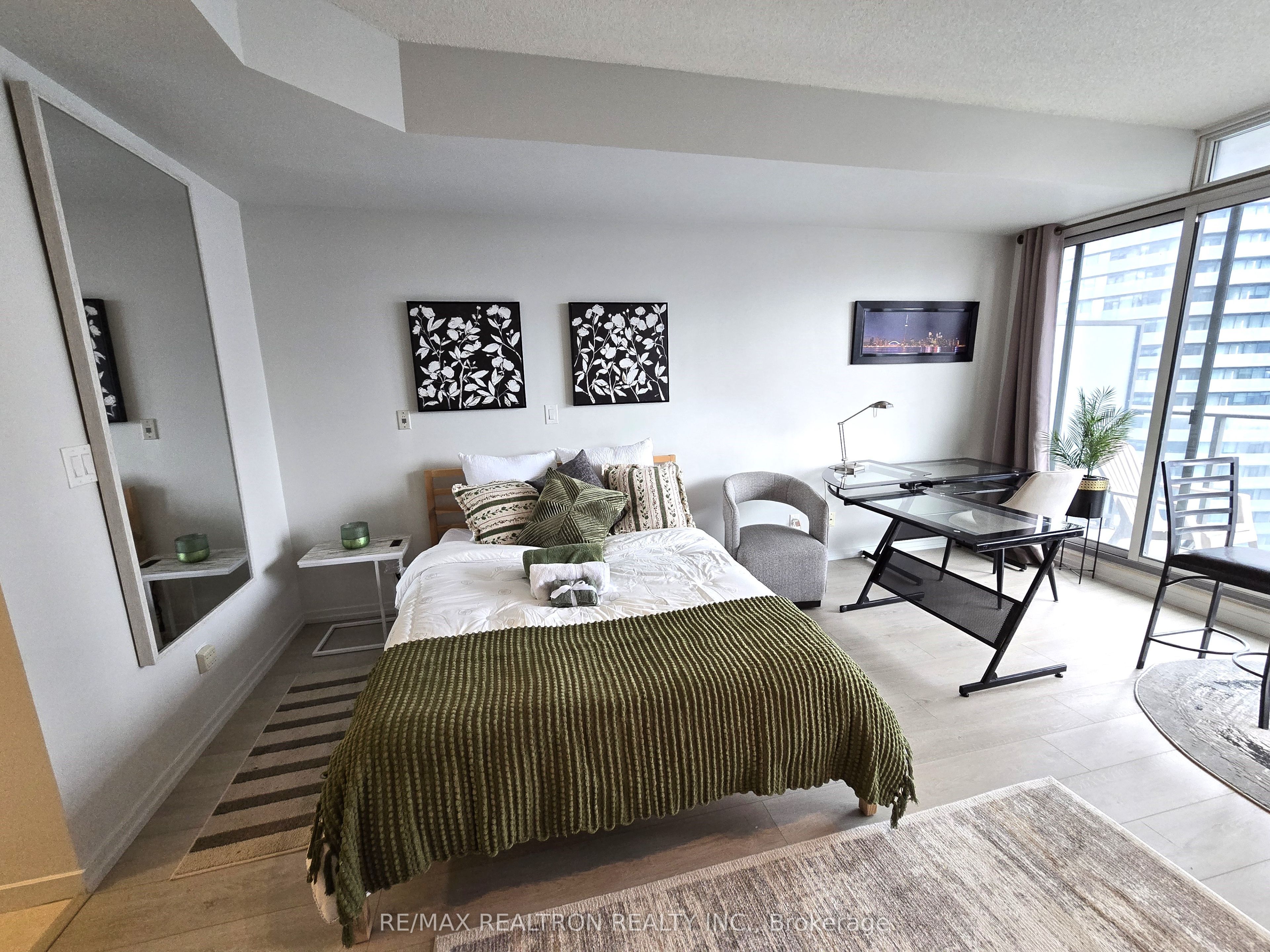 Additional image 2 of 3903-65 Bremner Boulevard, Toronto, ON, M5V 3L9
