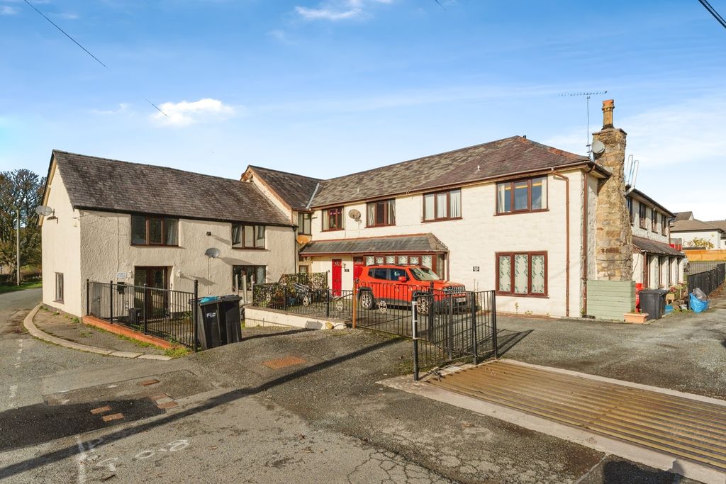 2 bed flat for saleRhes-Y-Cae, Holywell, Flintshire CH8