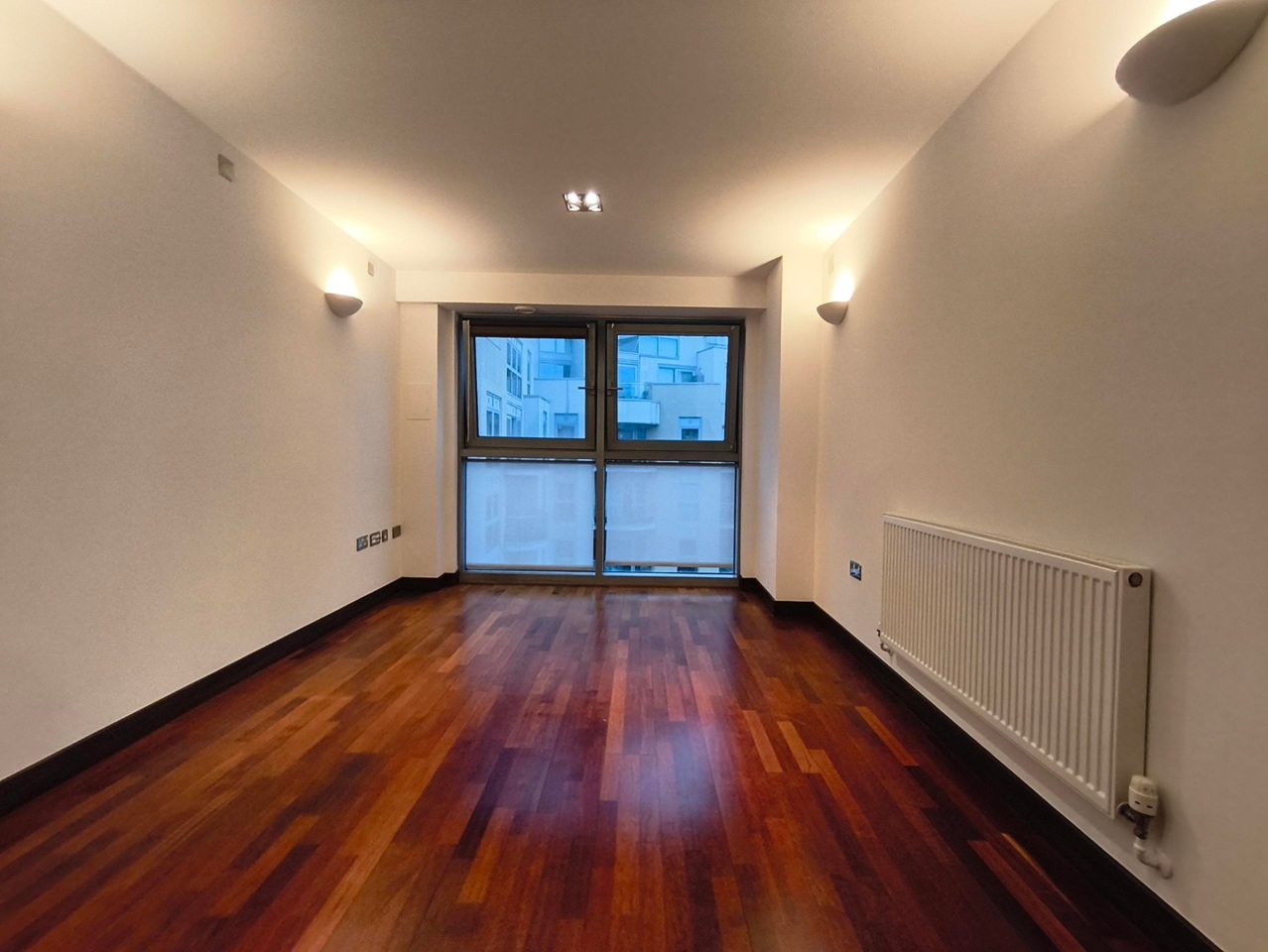 1 Bed Flat, Bridges Court Road, SW11, N1 7GU
