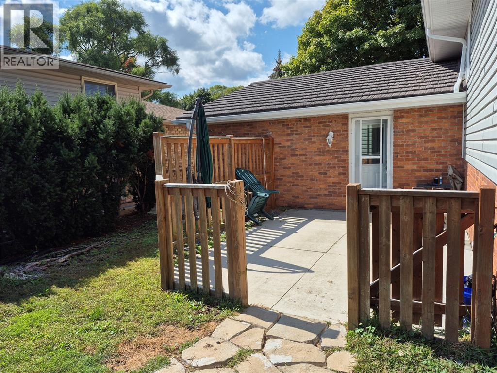 Additional image 2 of 608 Winchester Crescent South, Sarnia, ON, N7S4P9