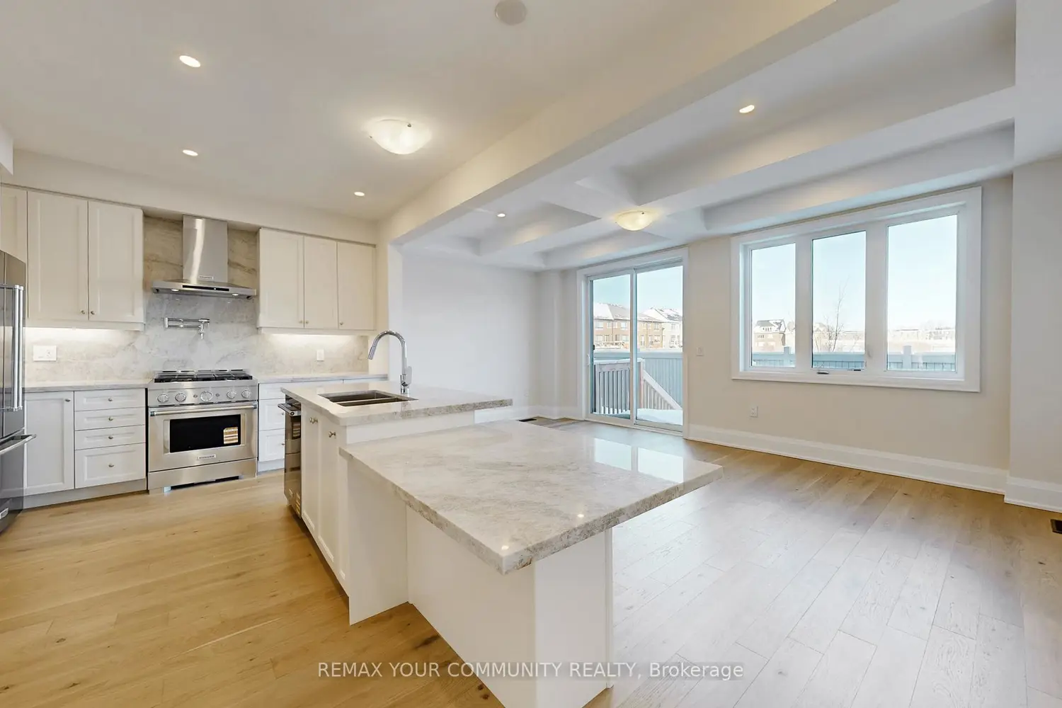 44 Schmeltzer Crescent photo 4