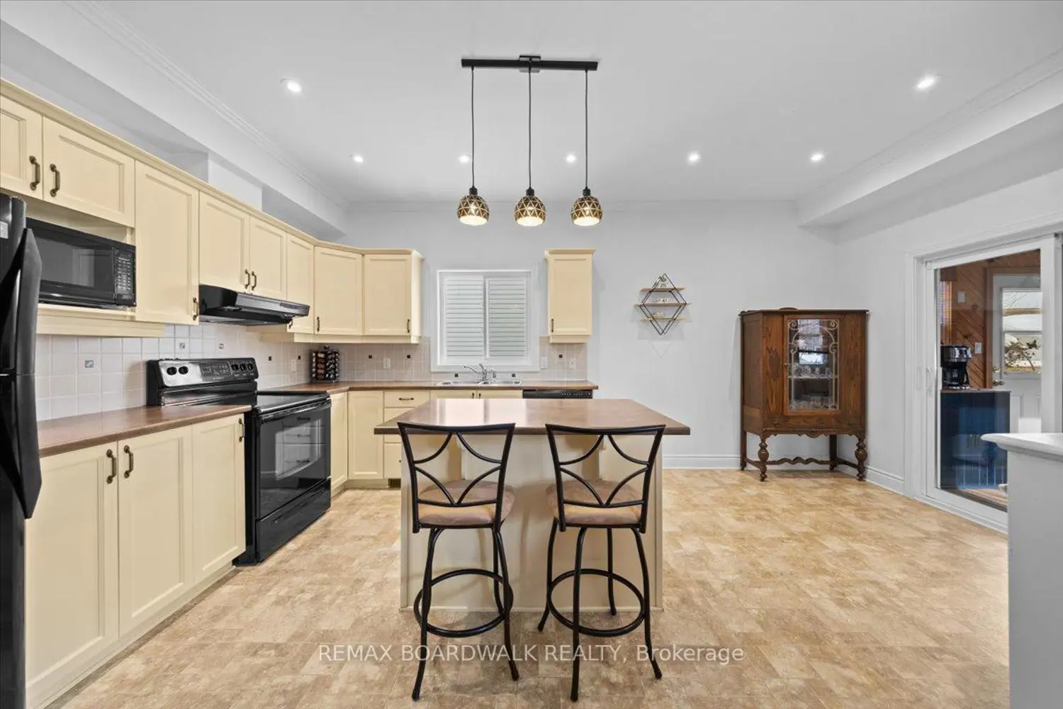 108 Jade Street photo 4