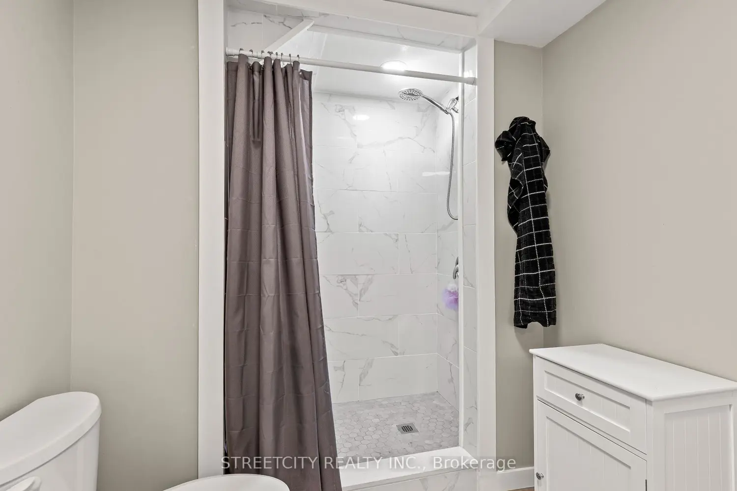 Additional image 13 of 2632 Catherine Street