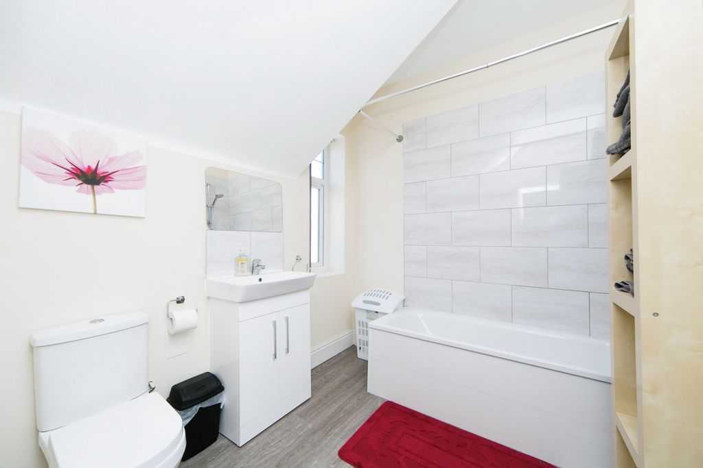 Additional image 4 of 3 bed flat for saleConway Road, Llandudno, Conwy LL30