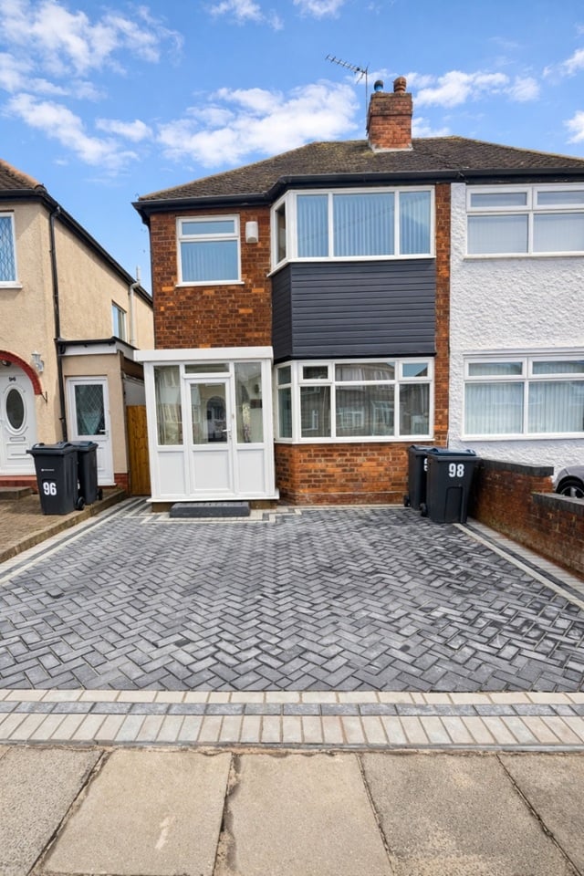 3 Bed Semi-Detached House, Aldershaw Road, B26, N1 7GU