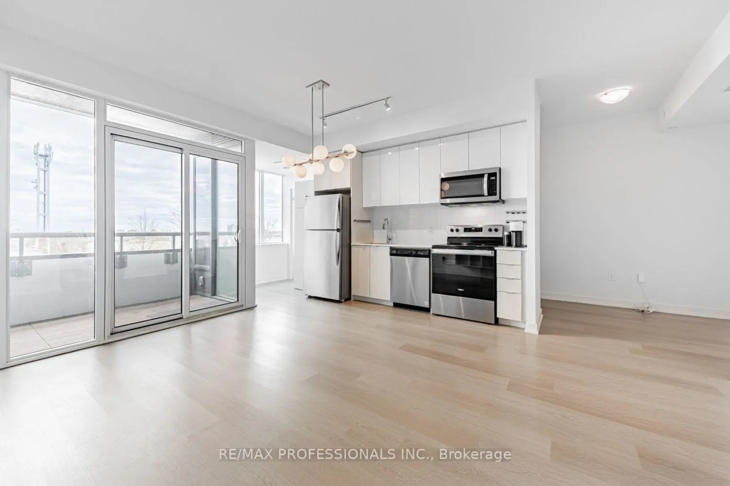 Additional image 4 of 859 The Queensway 313