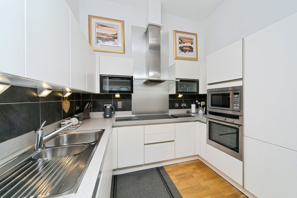 Additional image 3 of 2 bed flat for saleChurch Walks, Llandudno, Conwy LL30