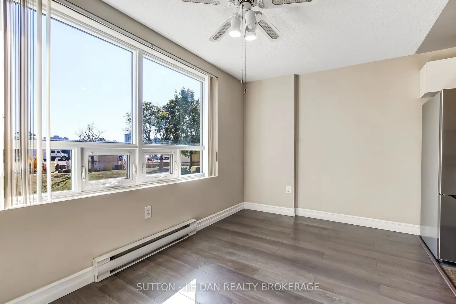 77 Baseline Road 203 photo 4