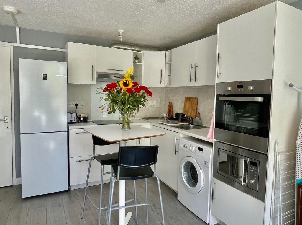 Additional image 2 of Studio Flat, Broadwood Terrace, W8, N1 7GU