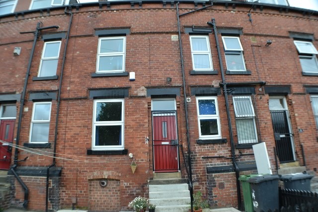 3 Bed Terraced House, Winfield Place, LS2, N1 7GU