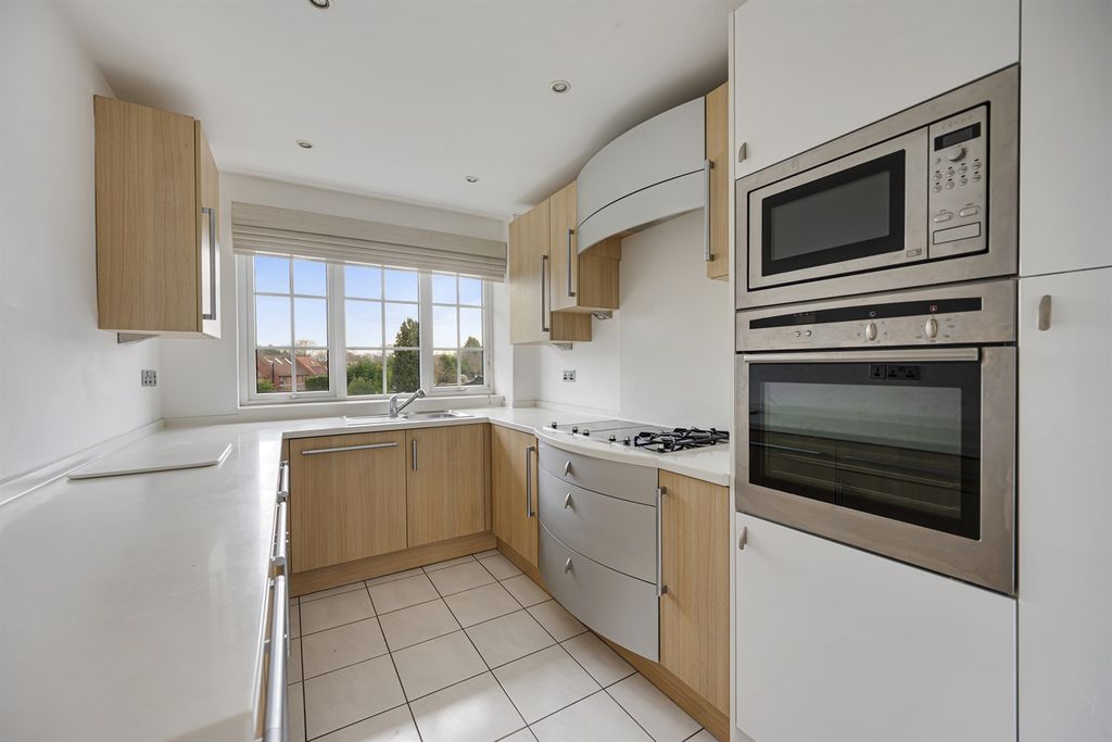 Additional image 7 of 3 bed flat for saleLindow Court, Kings Road, Wilmslow SK9