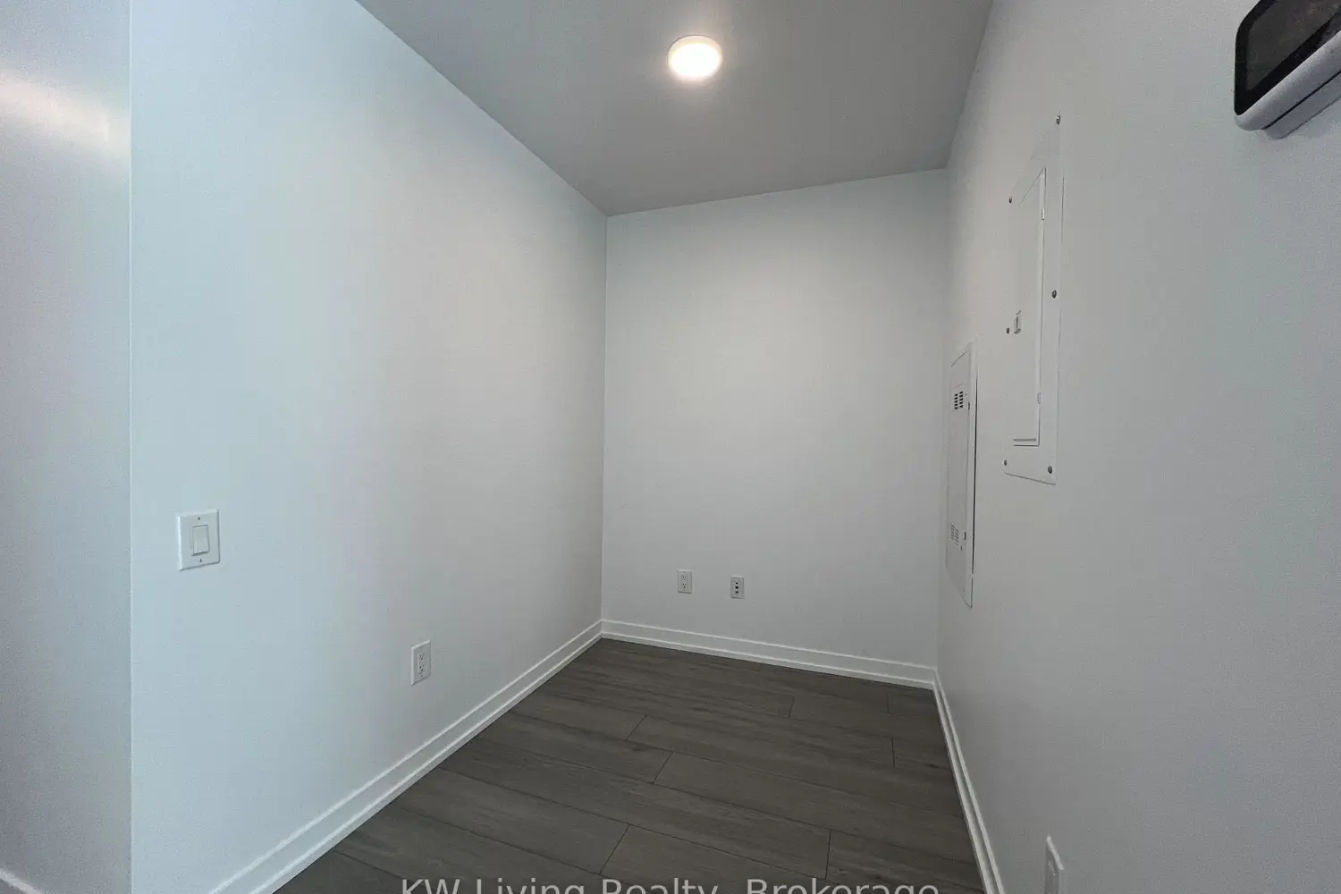 Additional image 15 of 4065 Confederation Parkway 3601