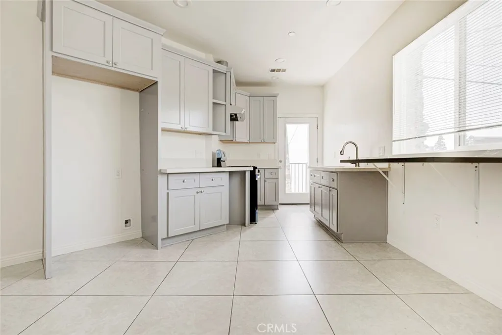 Additional image 23 of 14328 Gilmore St Unit 5, Van Nuys, CA 91401