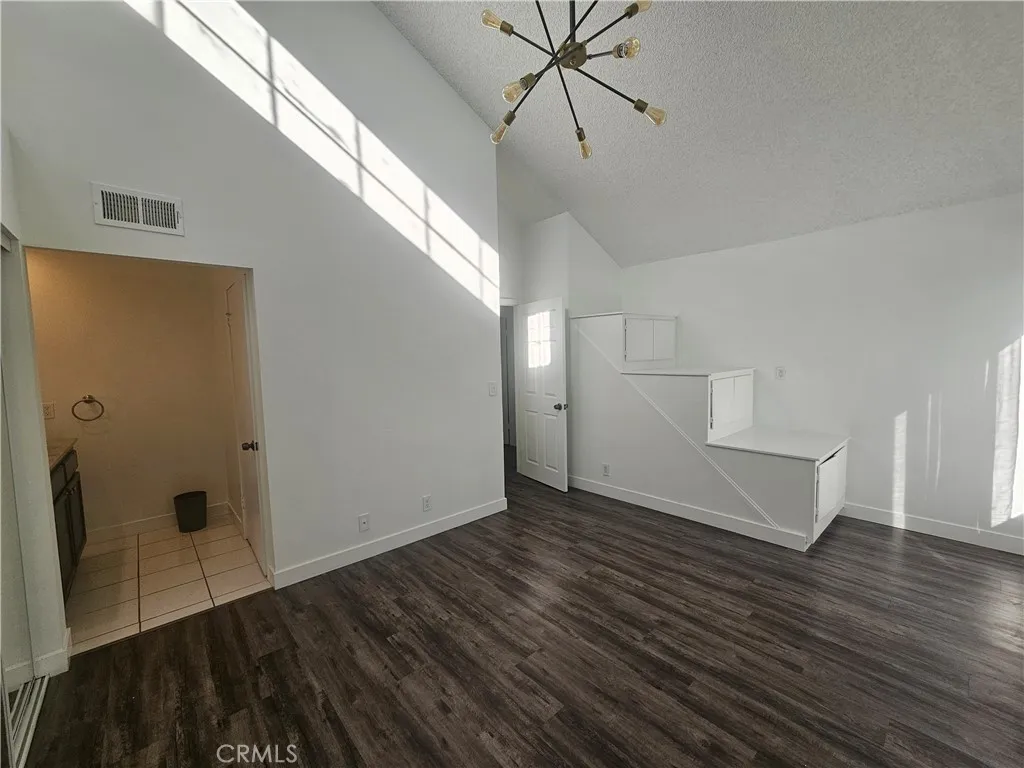 Additional image 17 of 15125 Nordhoff St, North Hills, CA 91343