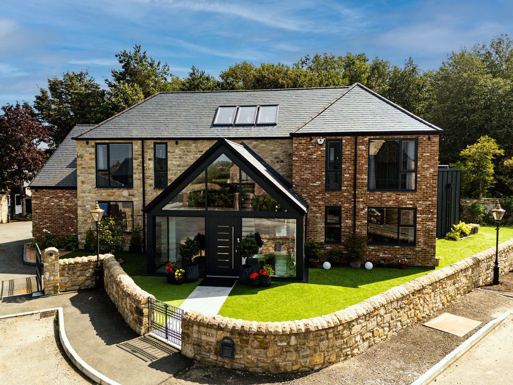 4 bed detached house for saleSleetburn Lane, Langley Moor, Durham DH7 photo 2