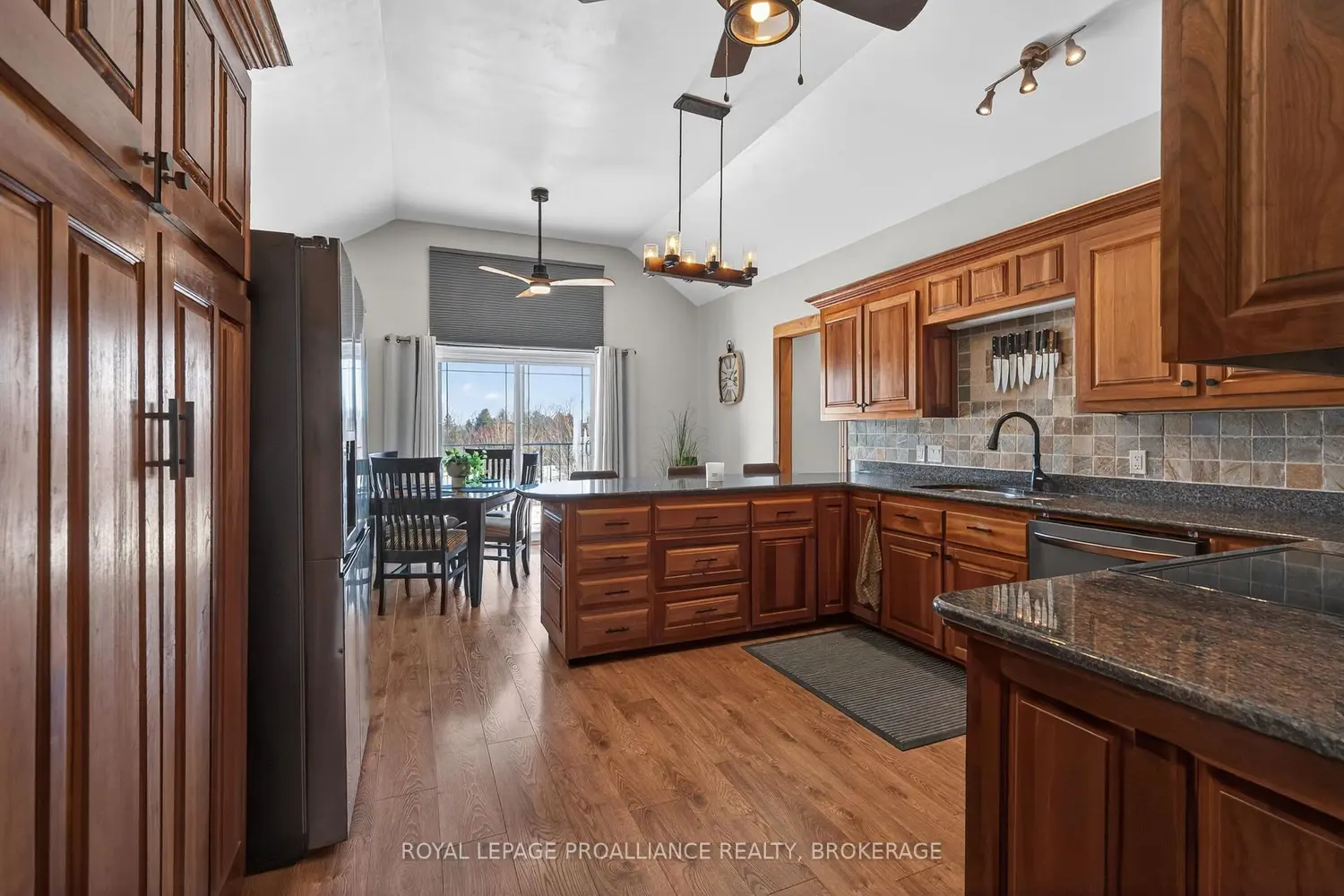 27 Collins Drive photo 5