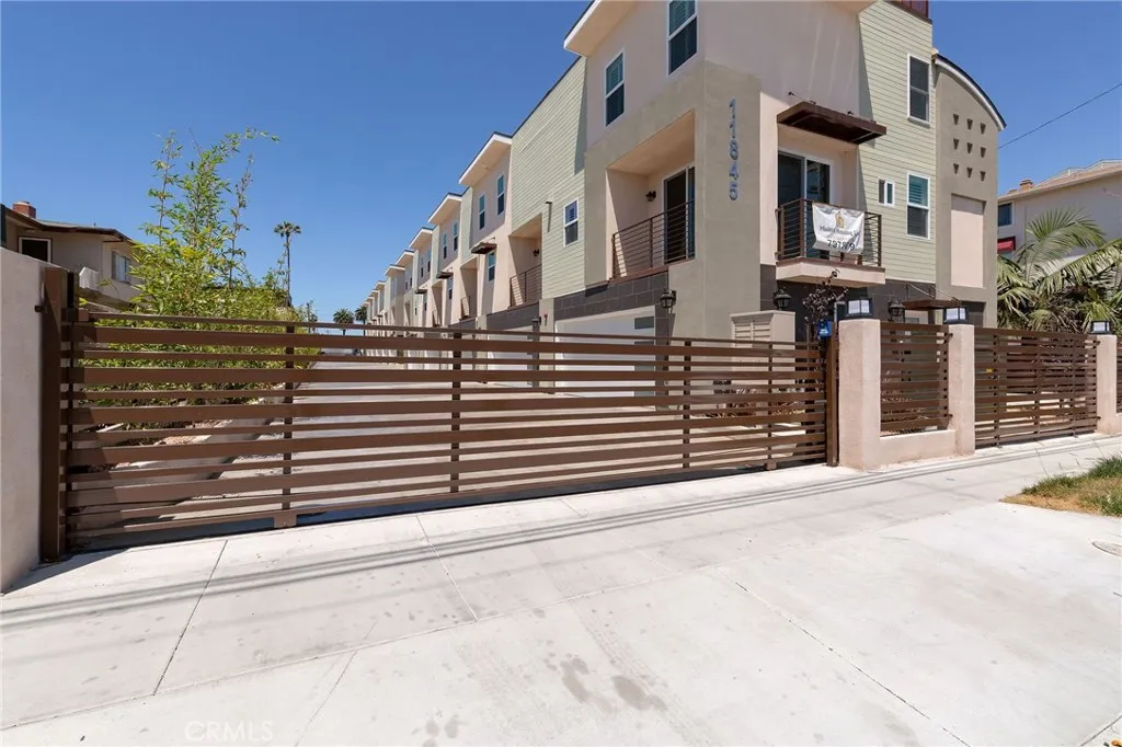 Additional image 2 of 11845 Grevillea Ave #7, Hawthorne, CA 90250