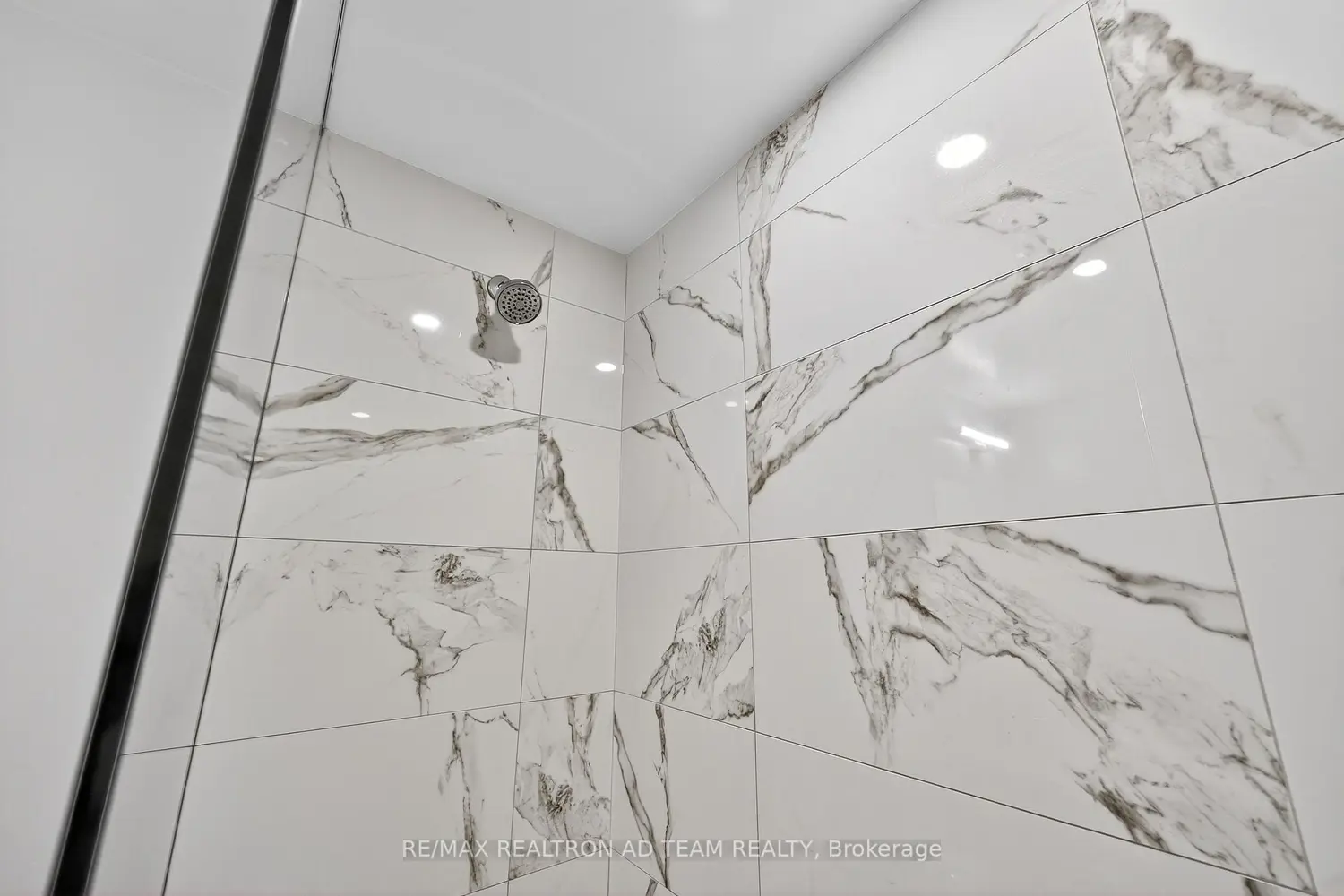 Additional image 19 of 10 Honeycrisp Crescent 717