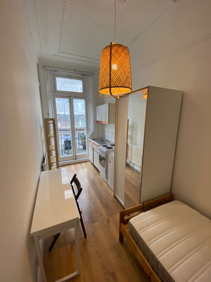 Studio Flat, Wrights Lane, W8, N1 7GU