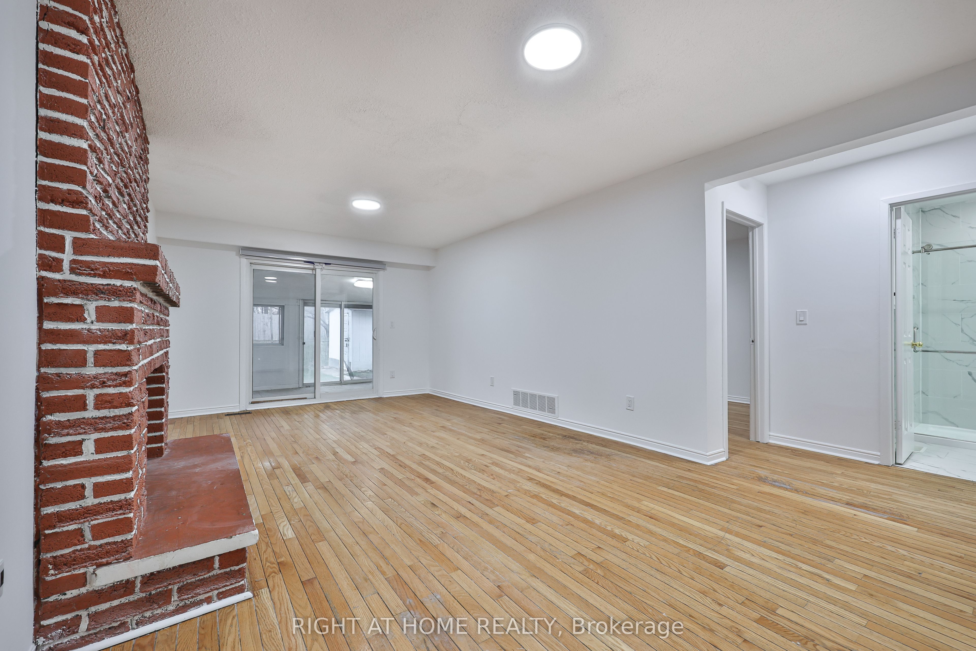 Additional image 4 of Main-3783 Keenan Crescent, Mississauga, ON, L4T 3M1