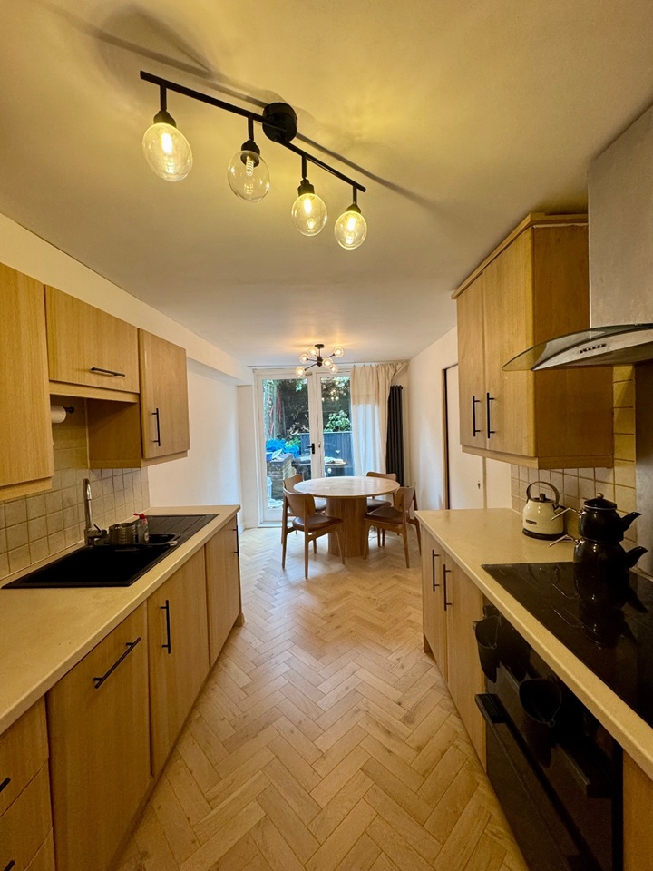 Additional image 3 of Room in a Shared Flat, Great Western Road, W11, N1 7GU