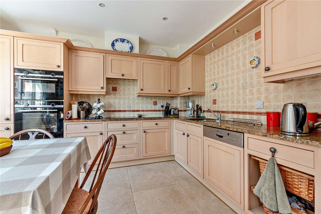 Additional image 7 of 3 bed flat for saleWoodridge, Newbury, Berkshire RG14