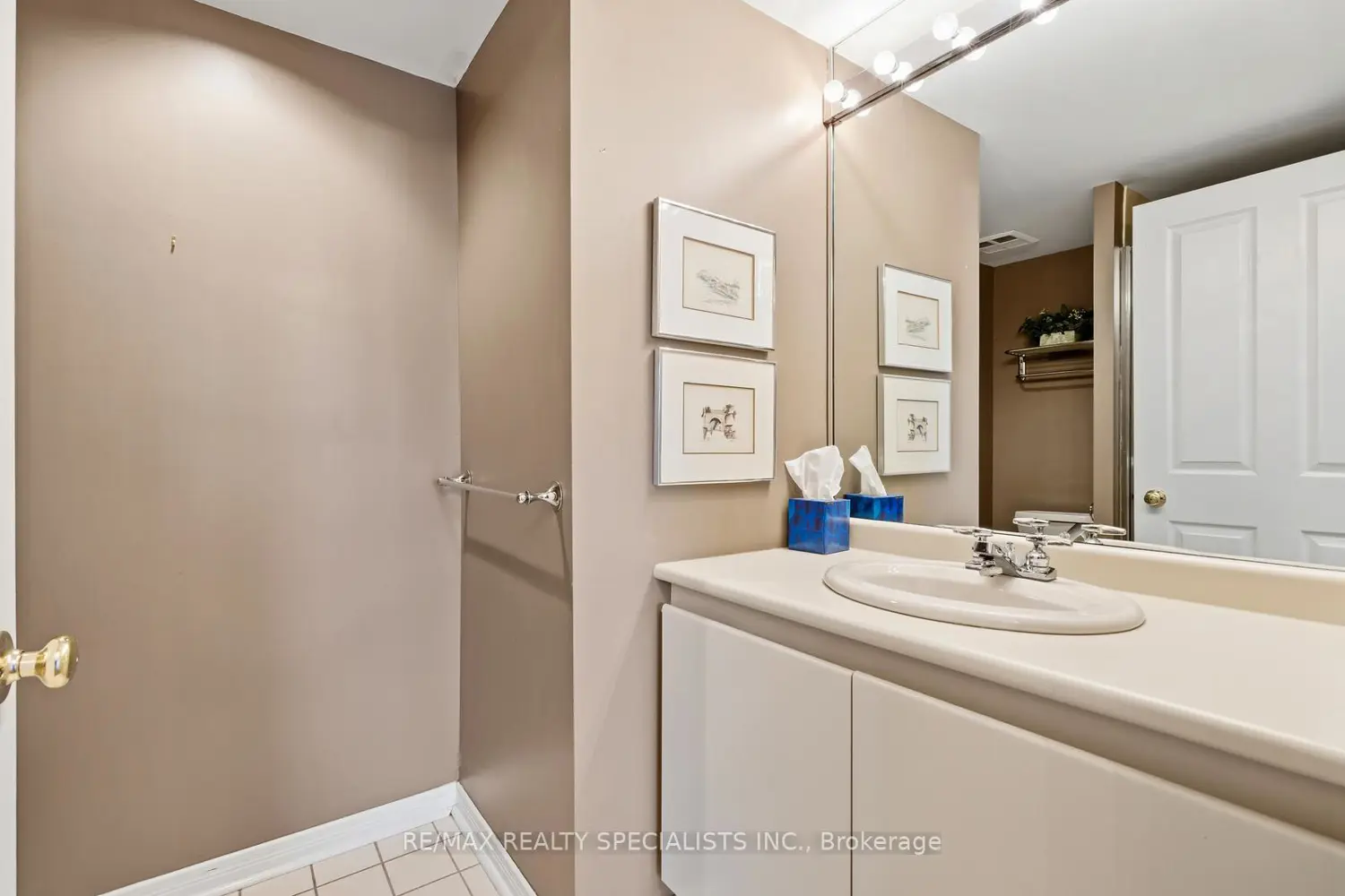 Additional image 17 of 1800 The Collegeway 304