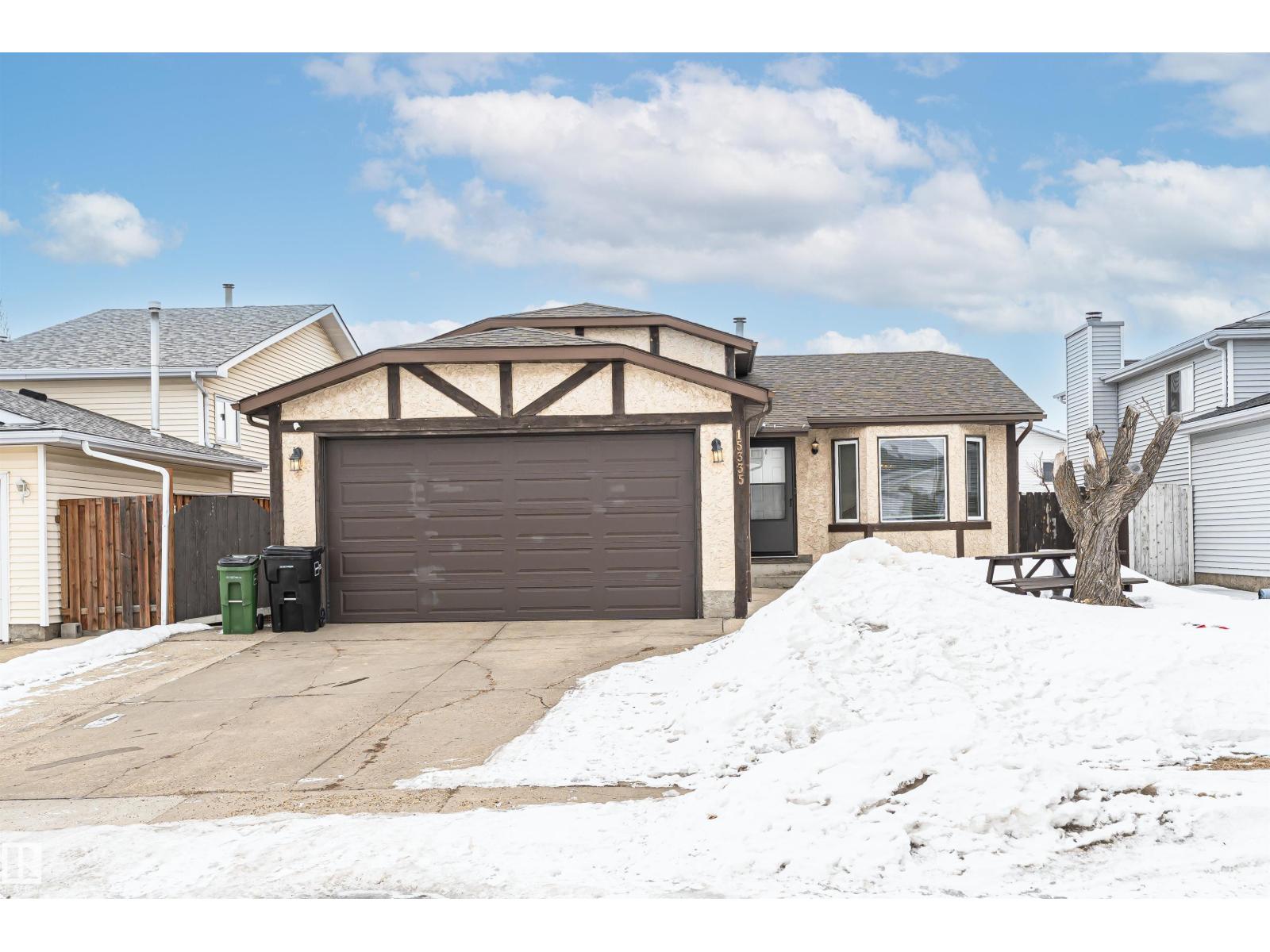 15335 70 Street NW, Edmonton, AB, T5Z2Y3