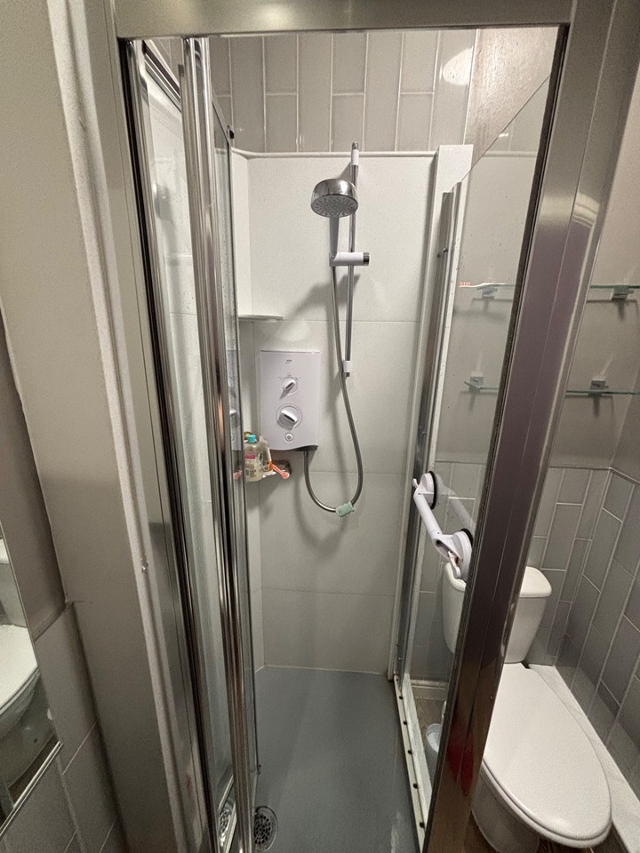 Additional image 4 of Room in a Shared Flat, New York Street, LS2, N1 7GU