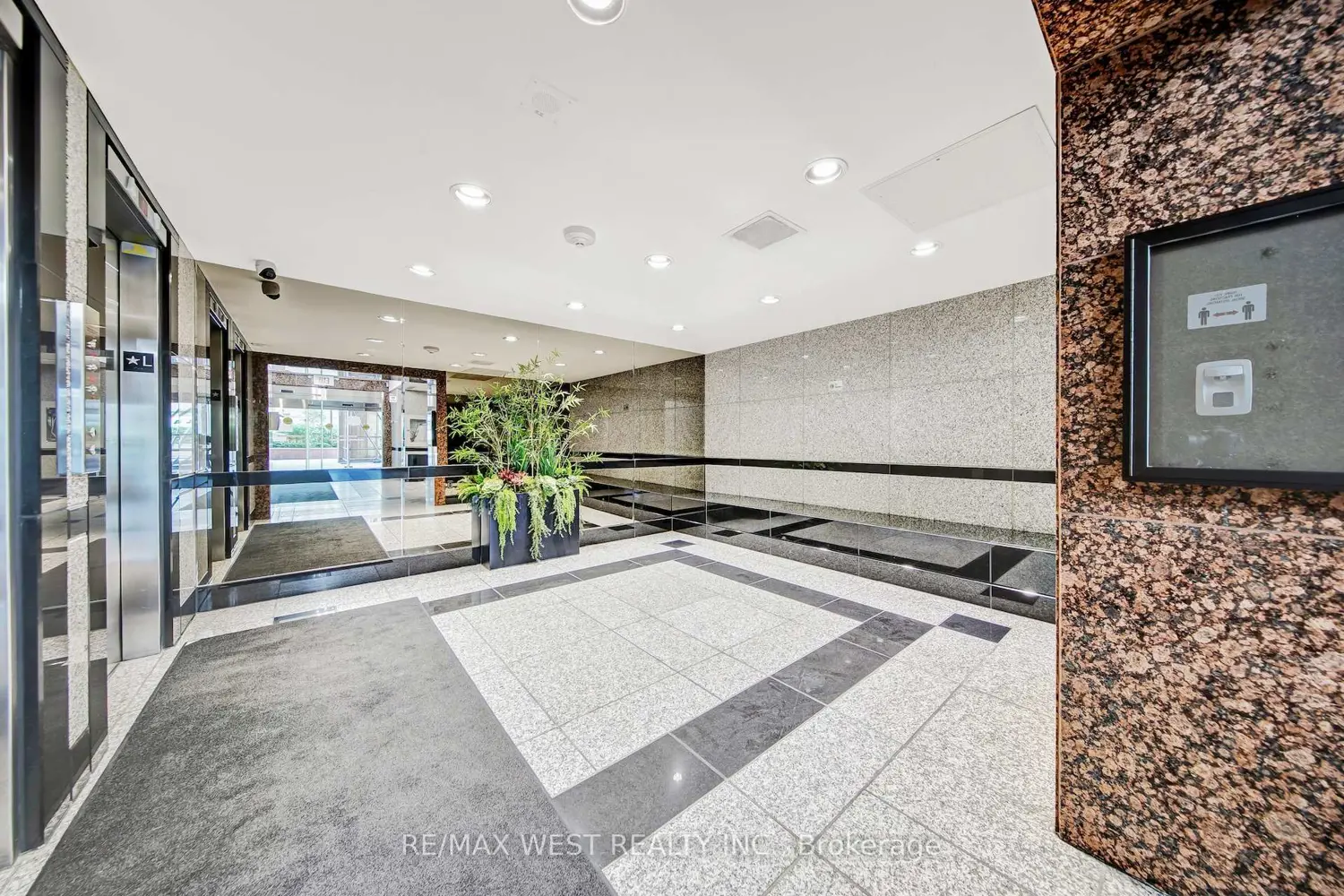 Additional image 16 of 914 Yonge Street 1202