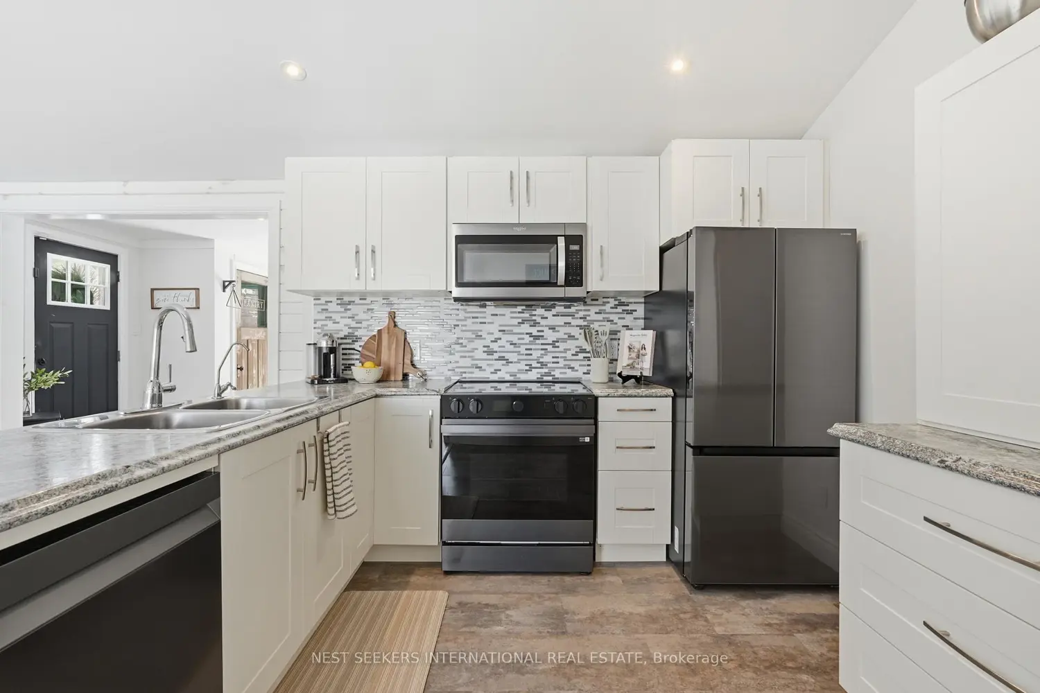 Additional image 7 of 920 Barry Avenue