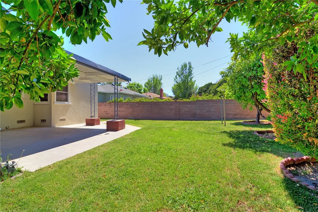 6531 Hanna Avenue, Woodland Hills, CA 91303