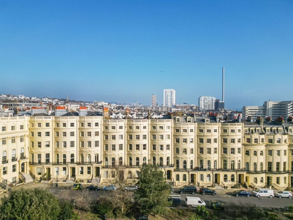 2 bed flat for saleBrunswick Square, Hove BN3