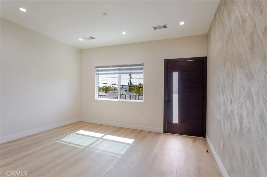 Additional image 24 of 11112 Emelita Street, North Hollywood, CA 91601