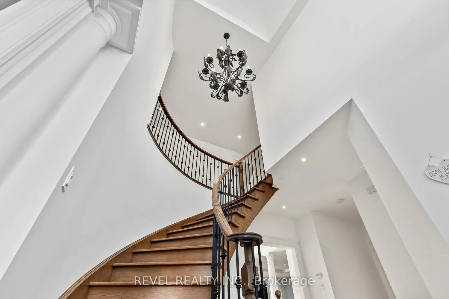 Additional image 8 of 70 Applewood Crescent