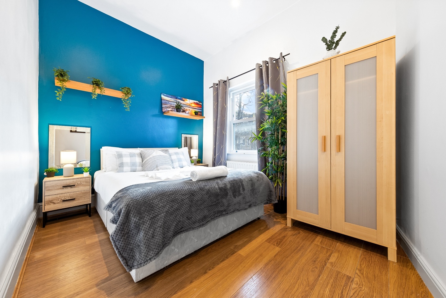 Additional image 3 of 3 Bed Flat, Holland Road, W14, N1 7GU