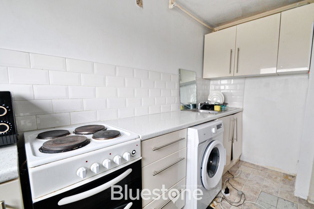 2 bed flat for saleThe Tower, Cwmbran NP44 photo 3