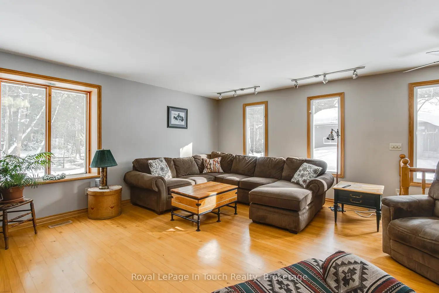 2554 Champlain Road photo 5