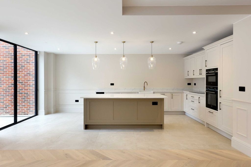 Additional image 3 of 2 bed flat for saleLedborough Lane, Beaconsfield, Buckinghamshire HP9