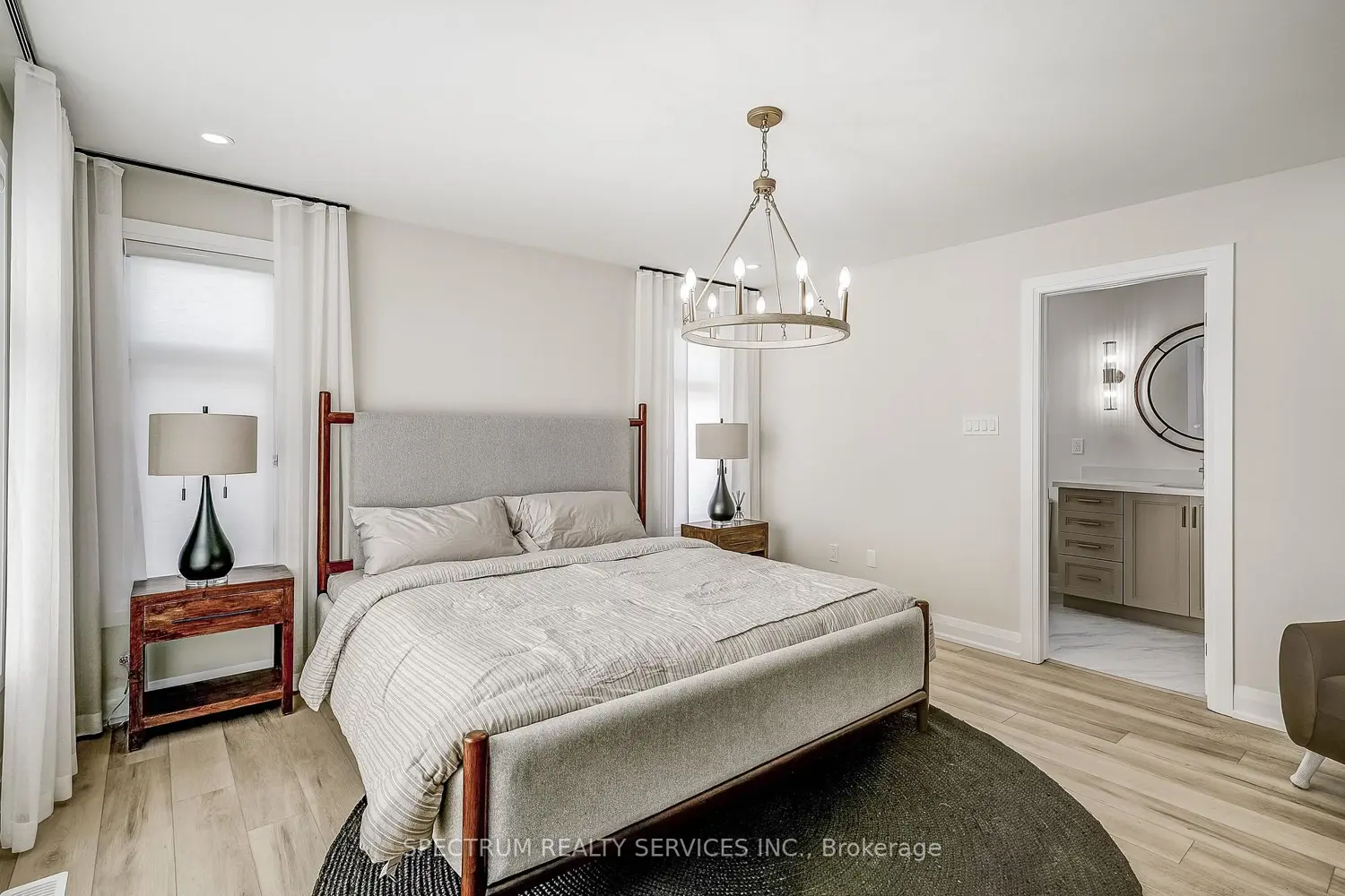 139 Adario Crescent photo 5
